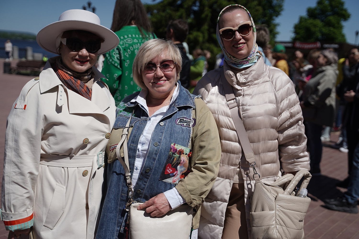 Посадили 99 роз на набережной Волги!